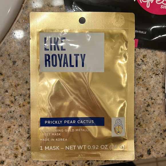 Lot of 7 Face Masks - Picture 2 of 7